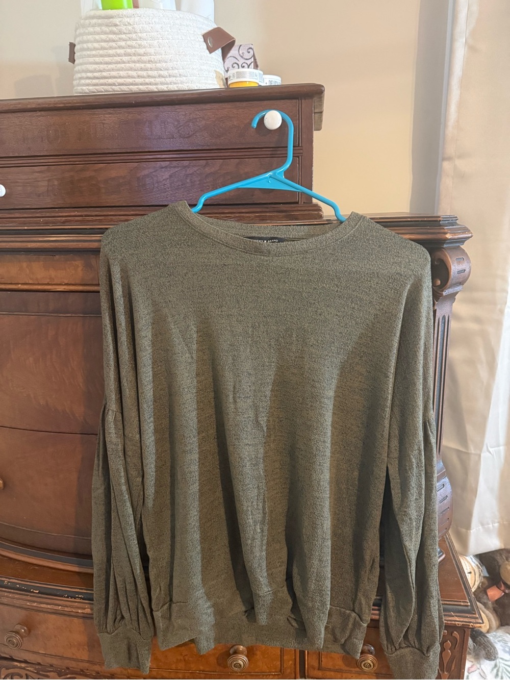 Lucky Brand women’s Olive Green Crewneck Long-Sleeve sweater Shirt